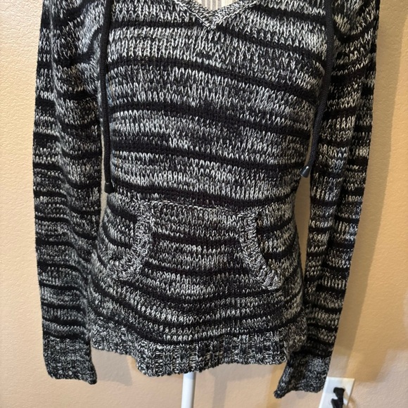 Ashley By 26 International Black and Gray V-Neck Sweater - Picture 4 of 14